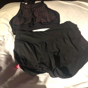 EUC Lululemon Matching Set Bra & Shorts Size 4 Black and Pink